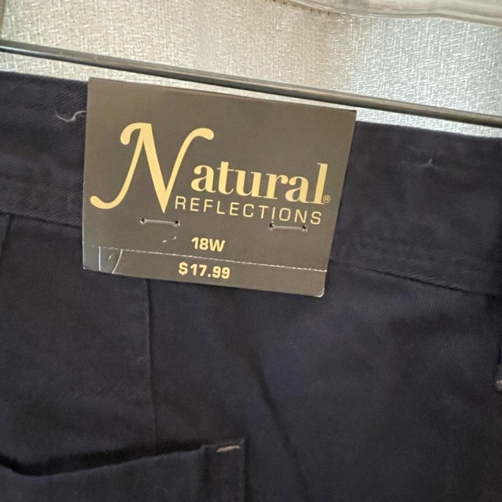 Brand new with tag natural reflections navy shorts size 18 W - Picture 3 of 4